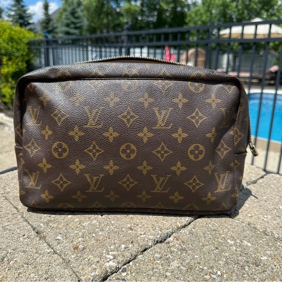 Louis Vuitton Monogram Trousse Toilette 28 - Picture 2 of 14